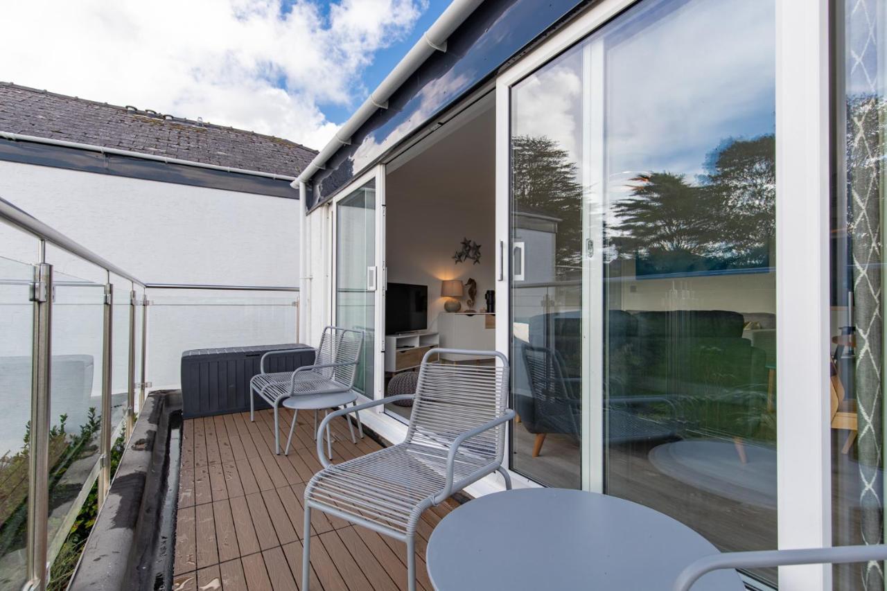 25 Coedrath Park - Sea Views From Balcony, Short Walk To Beach, Parking *